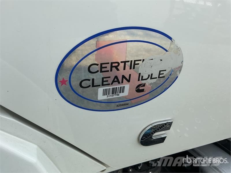 International MV607 4x2 Van Truck Camiones caja cerrada