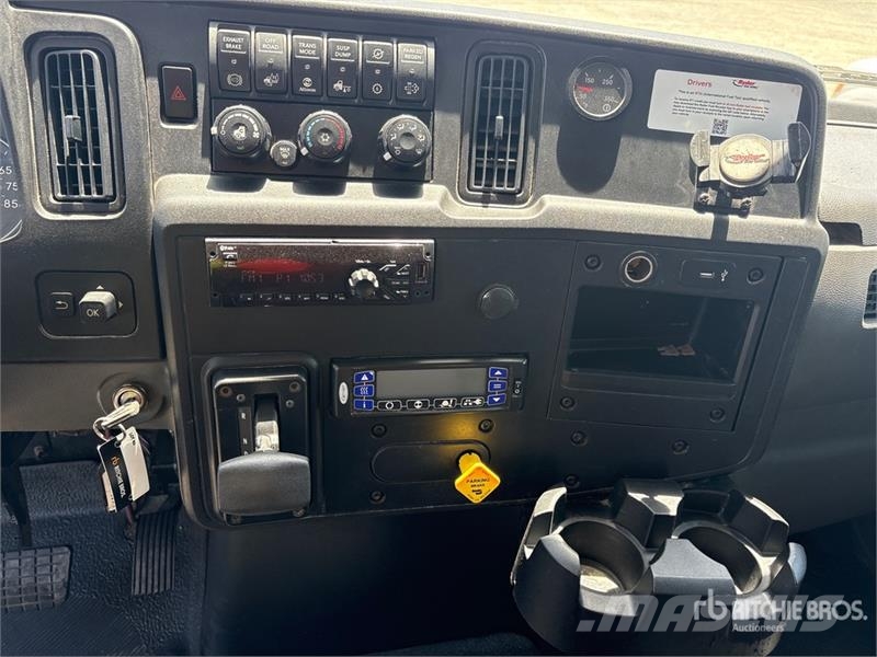 International MV607 4x2 Refrigerated Truck 온도 조절식 트럭