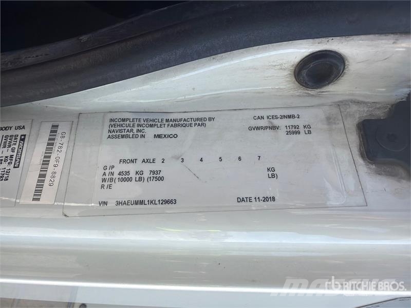 International MV607 4x2 Van Truck Skapbiler