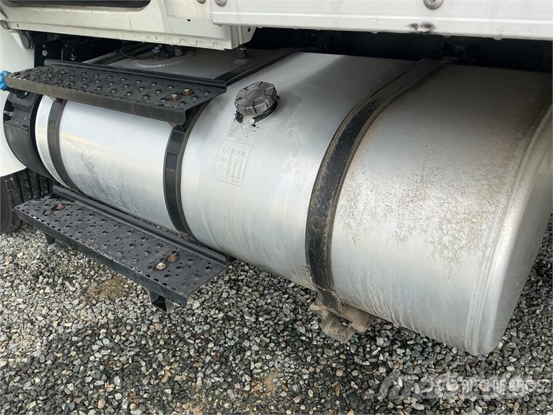 International MV607 4x2 Van Truck Camiones caja cerrada