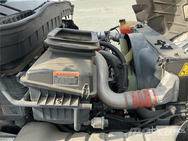 International MV607 4x2 Van Truck Camiones caja cerrada
