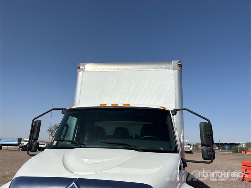 International MV607 4x2 Van Truck Camiones con caja de remolque