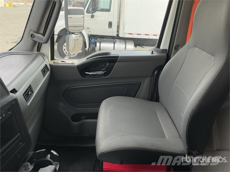 International MV607 4x2 Van Truck Camiones caja cerrada