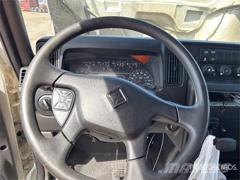 International MV607 4x2 Van Truck 탑차 트럭