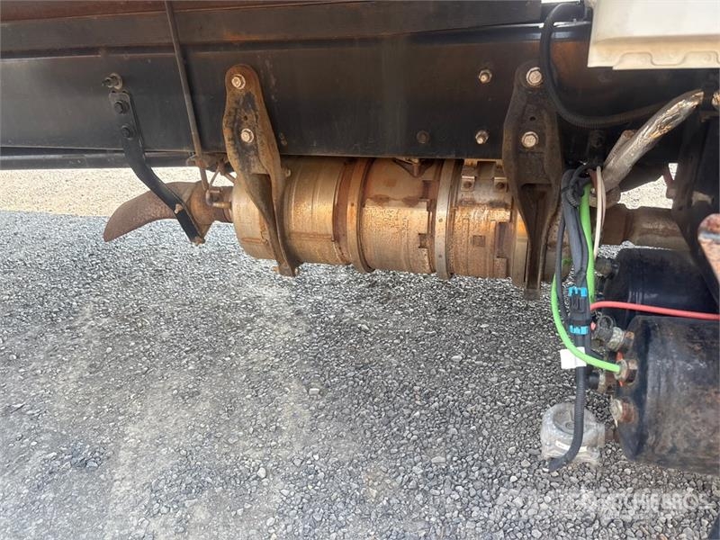 International MV607 4x2 Van Truck Fast kasse