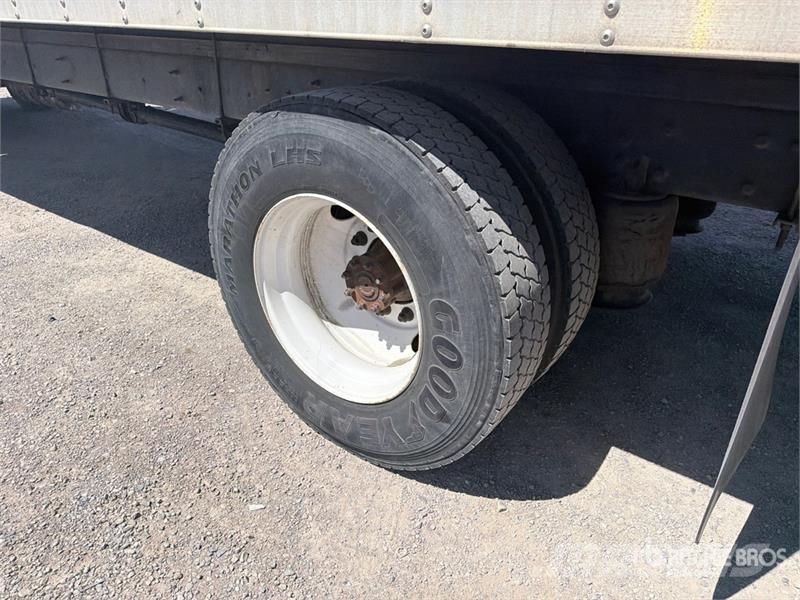 International MV607 4x2 Van Truck Skapbiler