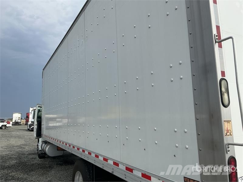 International MV607 4x2 Van Truck Camiones caja cerrada