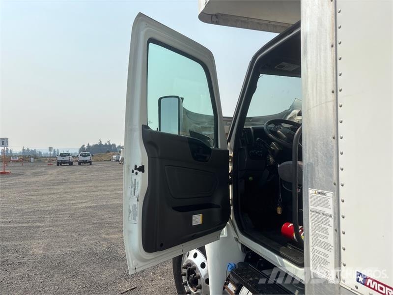 International MV607 4x2 Van Truck Fast kasse