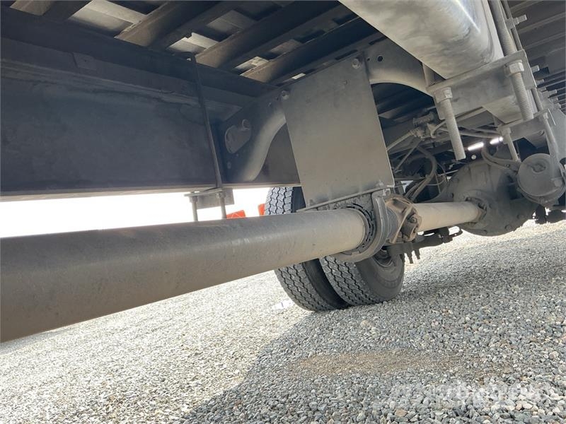 International MV607 4x2 Van Truck Camiones caja cerrada