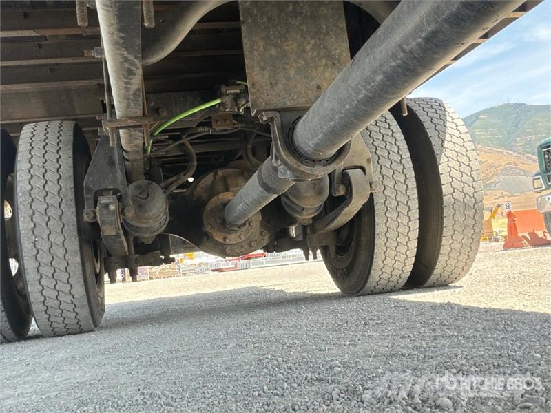 International MV607 4x2 Van Truck Skapbiler