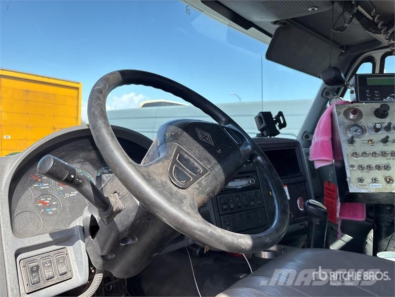 International on  International 8600 6x4 Asphalt Distributor Tru Autocisterna