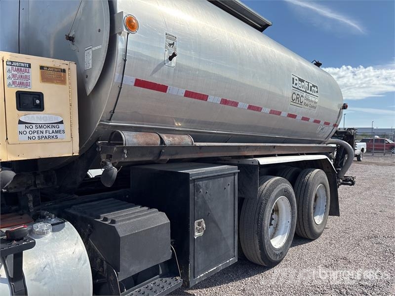 International on  International 8600 6x4 Asphalt Distributor Tru Autocisterna