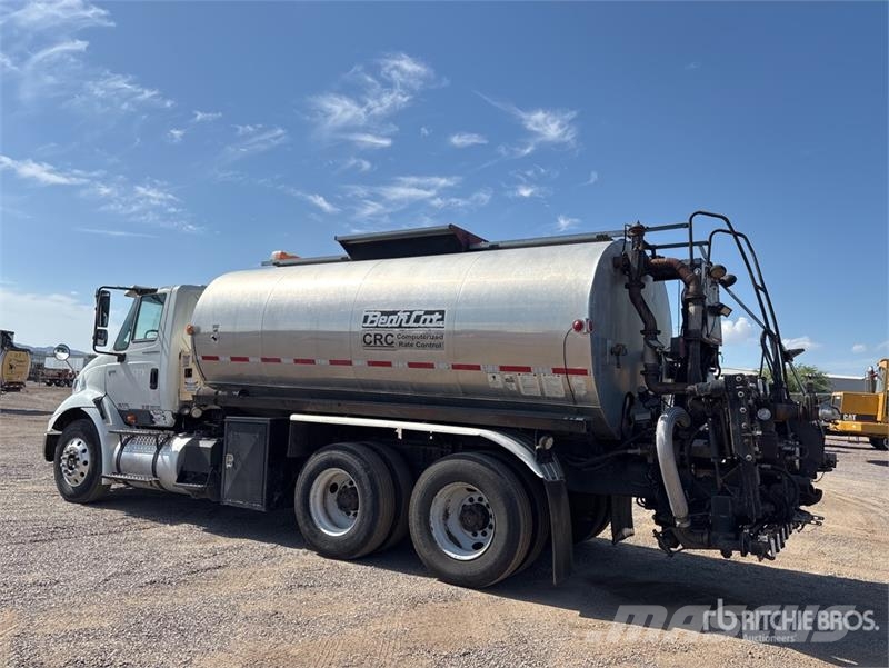 International on  International 8600 6x4 Asphalt Distributor Tru Autocisterna