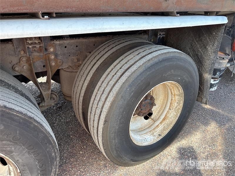 International on  International 8600 6x4 Asphalt Distributor Tru Autocisterna