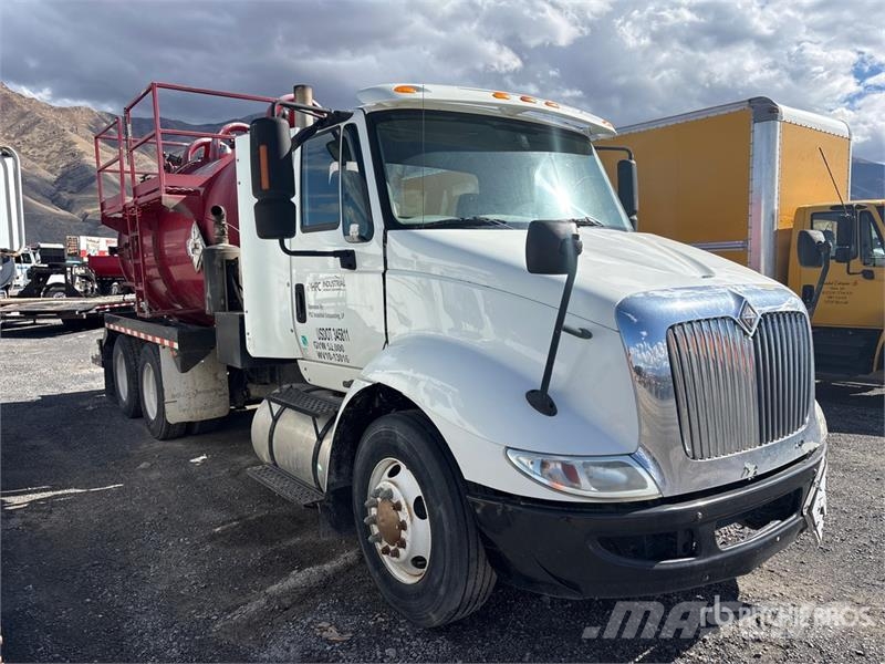International on  International 8600 6x4 Vacuum Excavator Truck Camiones aspiradores/combi