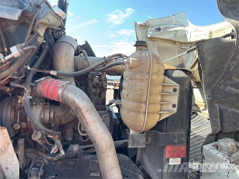 International on  International 8600 6x4 Asphalt Distributor Tru Autocisterna