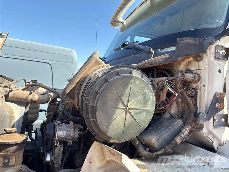 International on  International 8600 6x4 Asphalt Distributor Tru Autocisterna