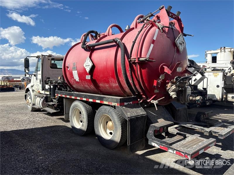 International on  International 8600 6x4 Vacuum Excavator Truck Camiones aspiradores/combi