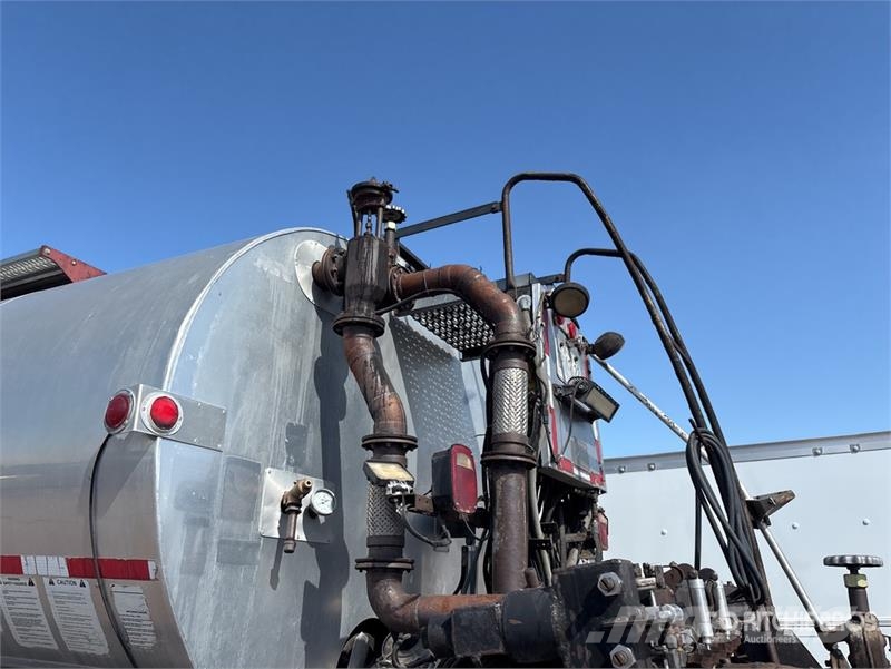 International on  International 8600 6x4 Asphalt Distributor Tru Autocisterna