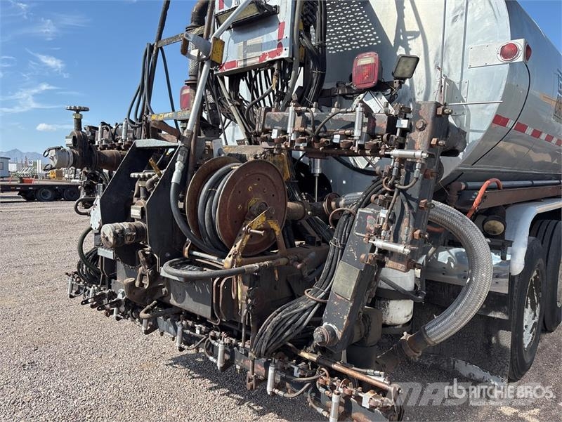 International on  International 8600 6x4 Asphalt Distributor Tru Autocisterna
