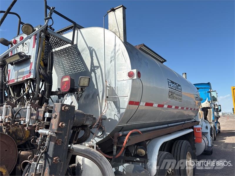 International on  International 8600 6x4 Asphalt Distributor Tru Autocisterna