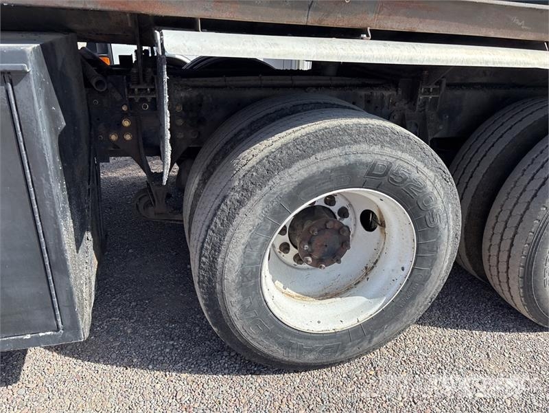 International on  International 8600 6x4 Asphalt Distributor Tru Autocisterna