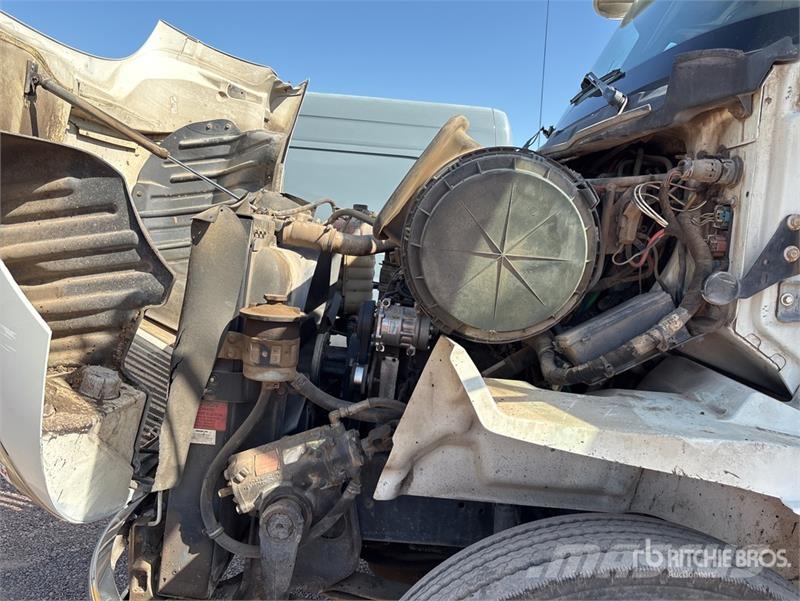 International on  International 8600 6x4 Asphalt Distributor Tru Autocisterna