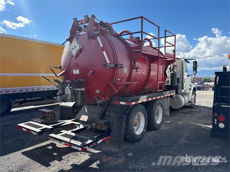 International on  International 8600 6x4 Vacuum Excavator Truck Camiones aspiradores/combi