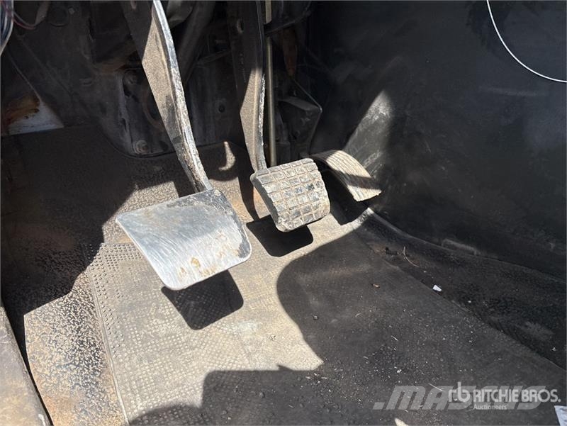 International on  International 8600 6x4 Asphalt Distributor Tru Autocisterna
