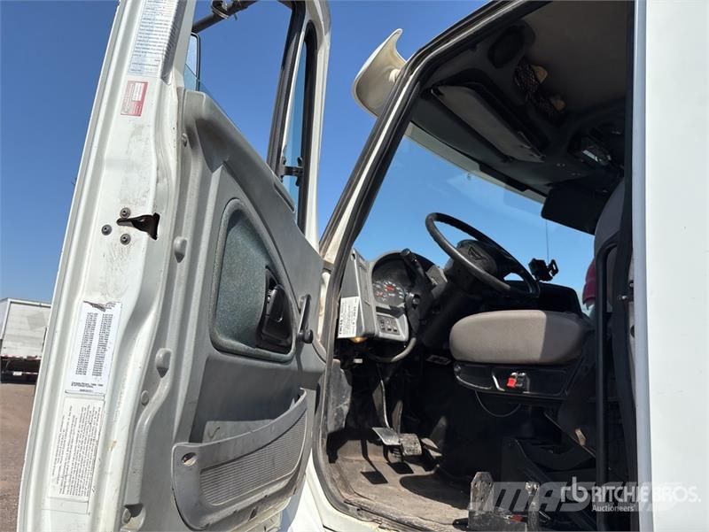 International on  International 8600 6x4 Asphalt Distributor Tru Autocisterna