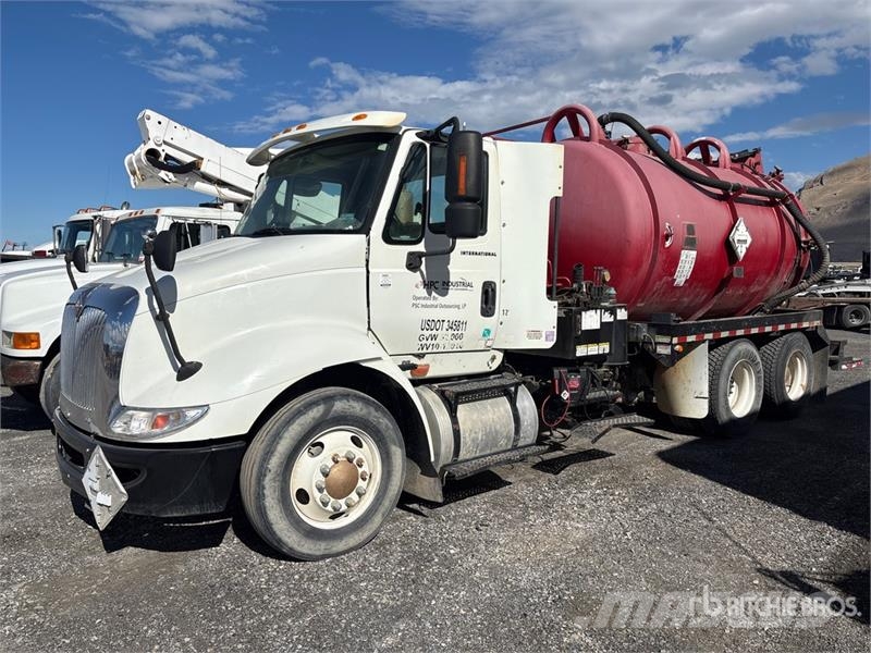 International on  International 8600 6x4 Vacuum Excavator Truck Camiones aspiradores/combi