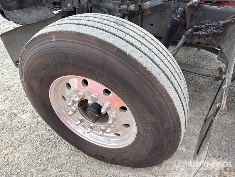 International Palfinger PK18002-EH-D 12670 lb Knuckle Boom on I Автокранове