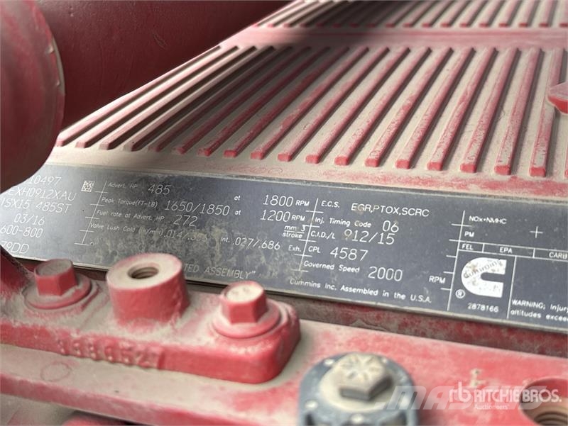 International Palfinger PK18002-EH-D 12670 lb Knuckle Boom on I Автокранове