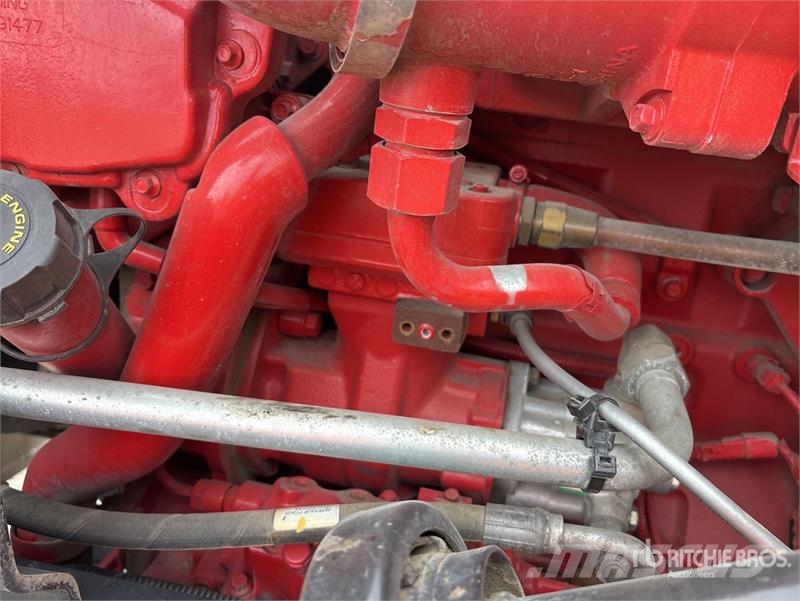 International Palfinger PK18002-EH-D 12670 lb Knuckle Boom on I Автокранове
