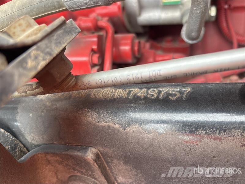 International Palfinger PK18002-EH-D 12670 lb Knuckle Boom on I Автокранове