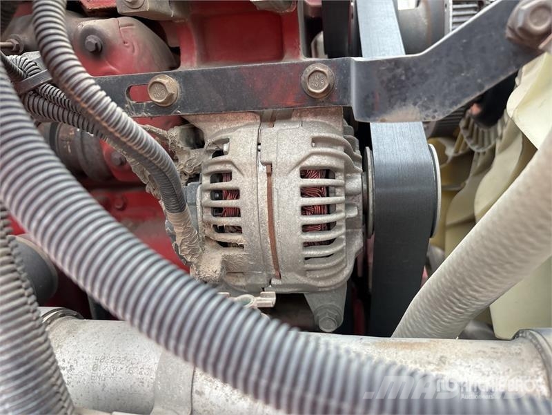 International Palfinger PK18002-EH-D 12670 lb Knuckle Boom on I Автокранове