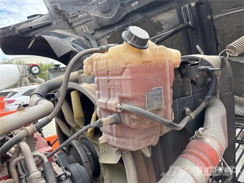 International Palfinger PK18002-EH-D 12670 lb Knuckle Boom on I Автокранове