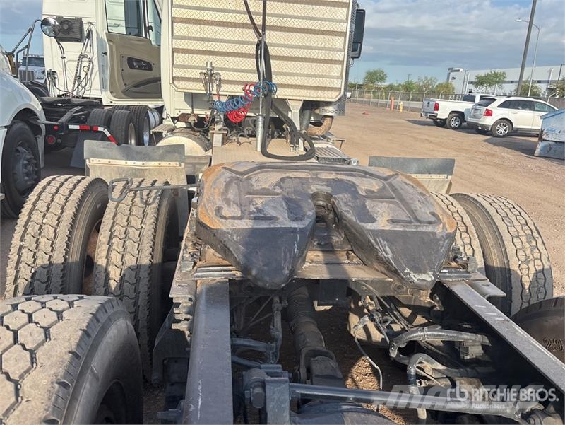 International ProStar+ 122 وحدات الجر