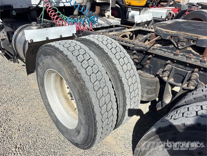 International Prostar+ 122 6x4 T/A Sleeper Truck Tractor Vilcēji