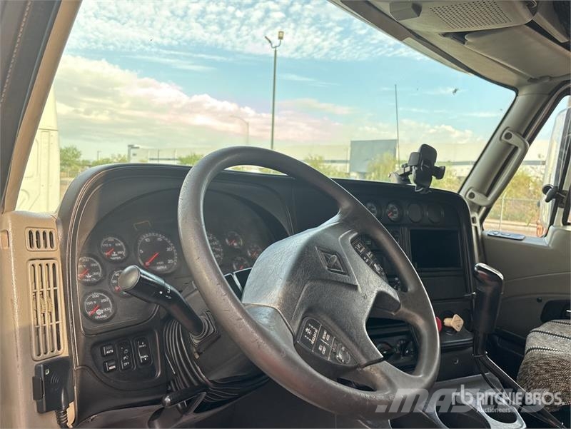 International ProStar+ 122 وحدات الجر
