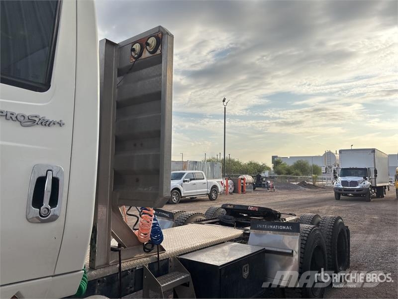International ProStar+ 122 وحدات الجر