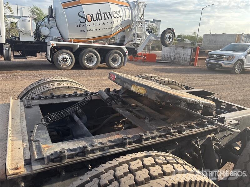 International ProStar+ 122 وحدات الجر