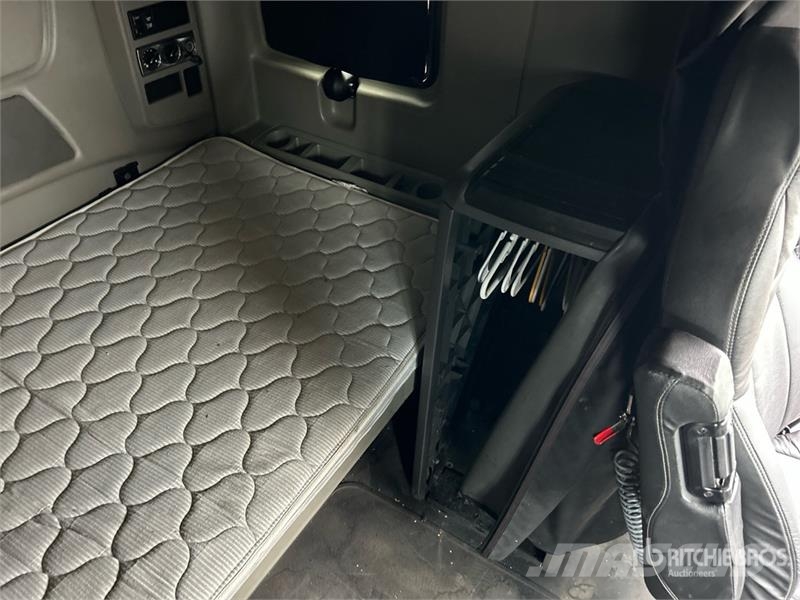 International Prostar+113 6x4 T/A Sleeper Truck Tractor وحدات الجر