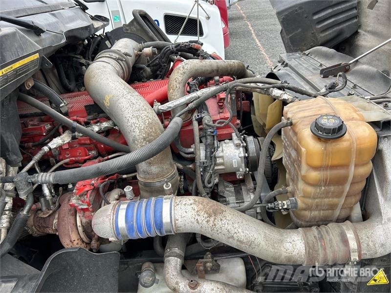 International Prostar+113 6x4 T/A Sleeper Truck Tractor وحدات الجر
