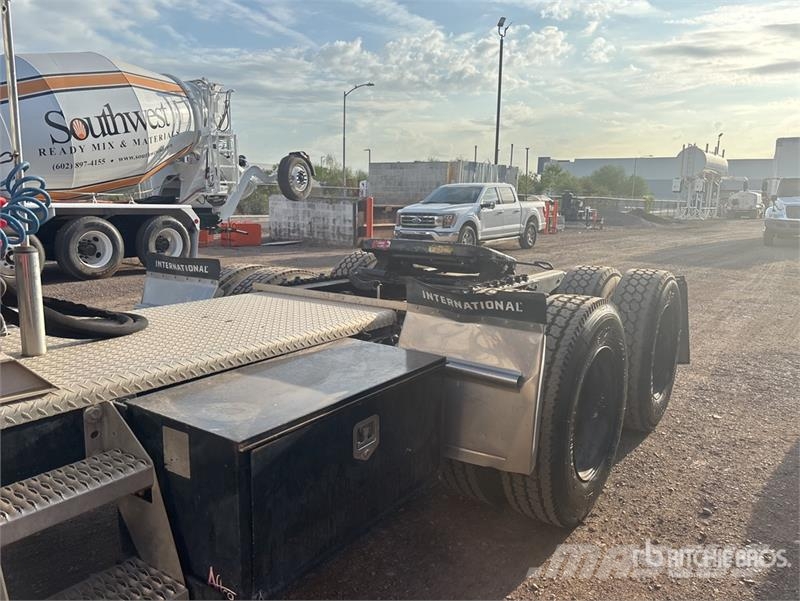 International ProStar+ 122 وحدات الجر