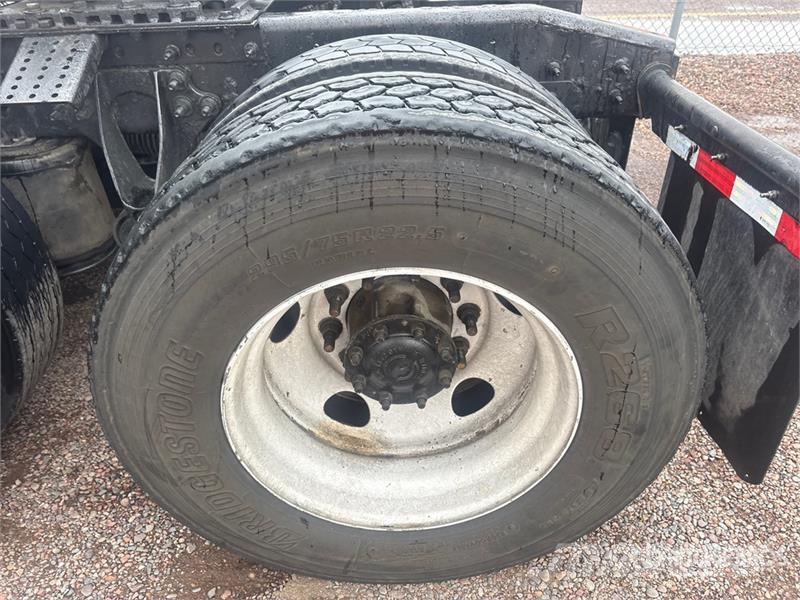 International ProStar+122 6x4 T/A Sleeper Truck Tractor Dragbilar