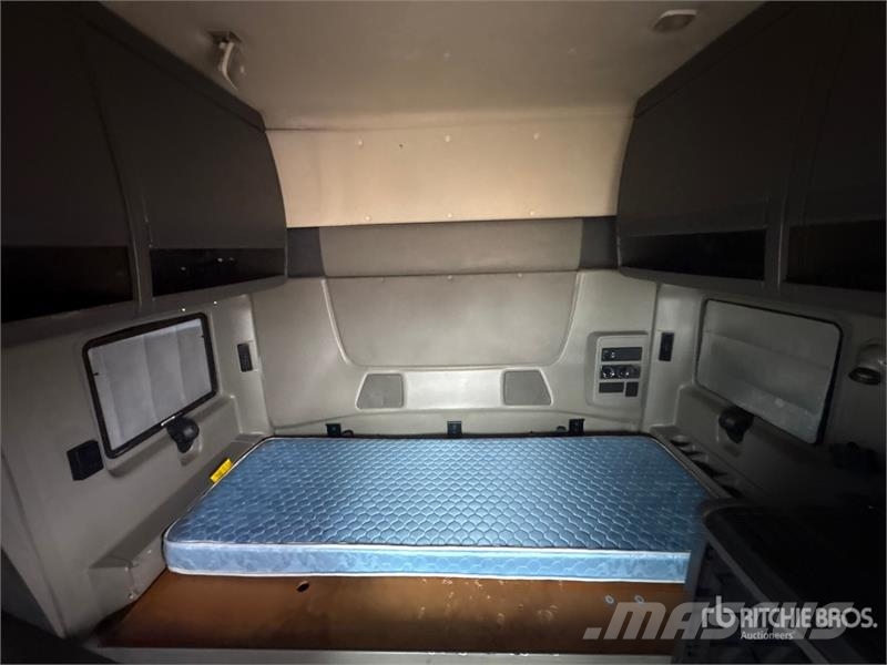International ProStar+122 6x4 T/A Sleeper Truck Tractor Dragbilar