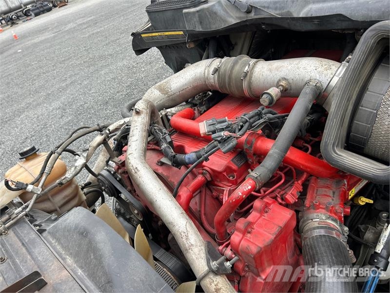 International Prostar+113 6x4 T/A Sleeper Truck Tractor وحدات الجر