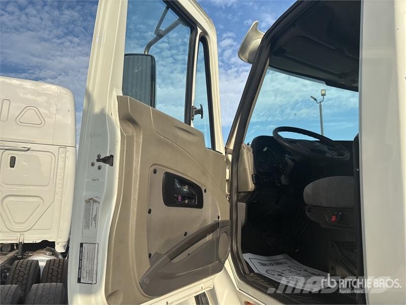 International ProStar+ 122 وحدات الجر