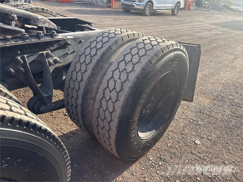 International ProStar+ 122 وحدات الجر